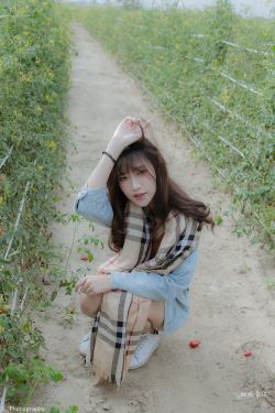 少妇张开腿被奷日出白浆AV视频